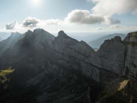 Berge, Churfirsten, bedrohliche Bilder, Funken, Holzbalken, im Freien, Sommer, sonnig, Tag, Toggenburg, Walensee